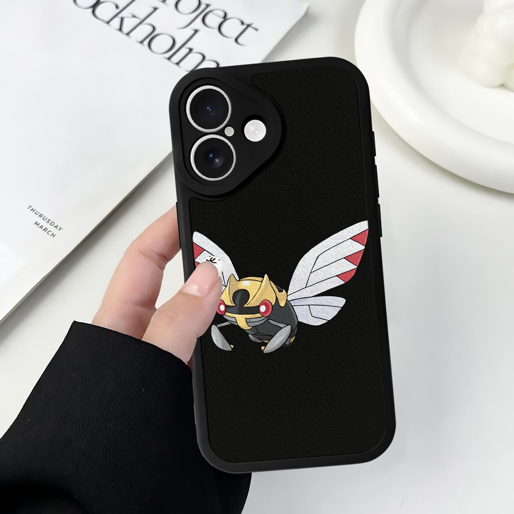 （画像用） ポケットモンスター Pokémon 【iPhone 16シリーズ対応】シリコンスマホケース（レザー調） 材質：シリコン